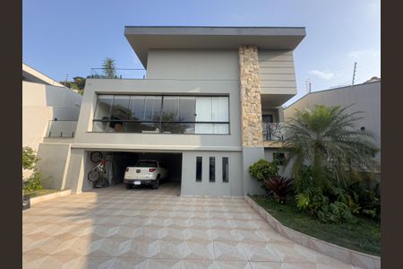 Casa à venda com 550m², 4 quartos e 5 vagasFachada