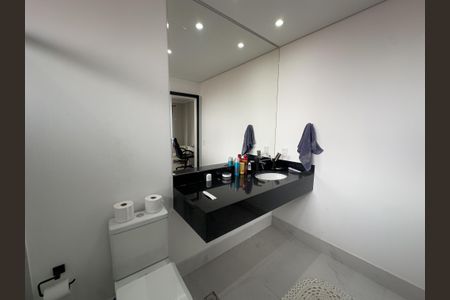 Casa à venda com 550m², 4 quartos e 5 vagasBanheiro da Suíte 2