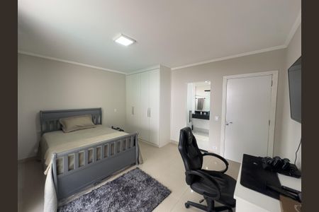 Casa à venda com 550m², 4 quartos e 5 vagasSuíte 2