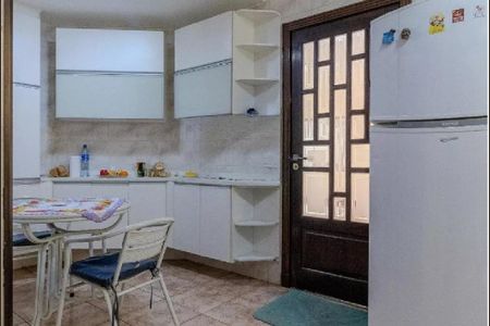 Casa de condomínio à venda com 300m², 4 quartos e 5 vagasCozinha 