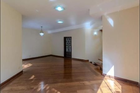 Casa de condomínio à venda com 300m², 4 quartos e 5 vagasSala
