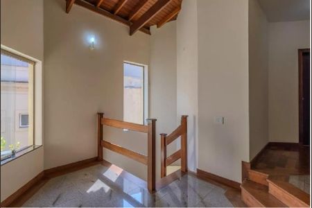 Casa de condomínio à venda com 300m², 4 quartos e 5 vagasSegundo andar