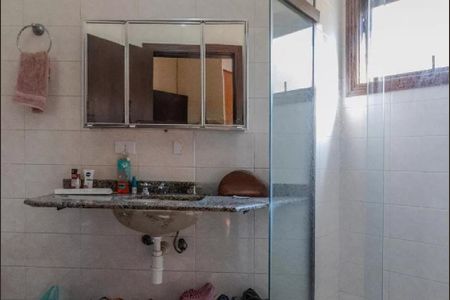 Casa de condomínio à venda com 300m², 4 quartos e 5 vagasBanheiro 1