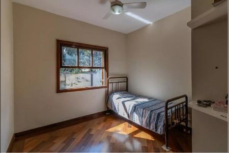 Casa de condomínio à venda com 300m², 4 quartos e 5 vagasQuarto 2