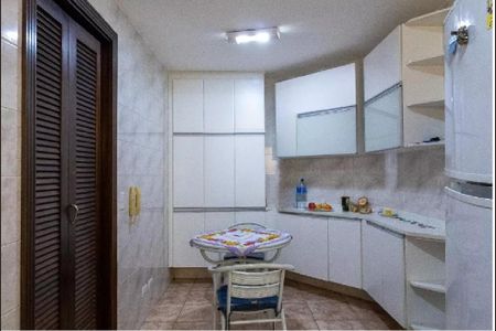 Casa de condomínio à venda com 300m², 4 quartos e 5 vagasCozinha 