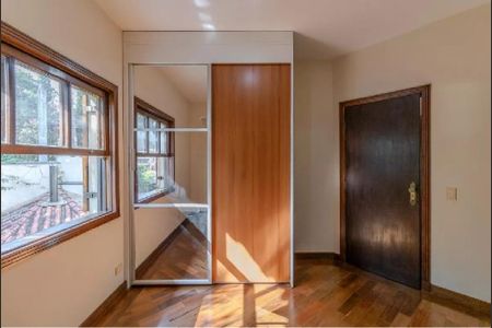 Casa de condomínio à venda com 300m², 4 quartos e 5 vagasQuarto 1