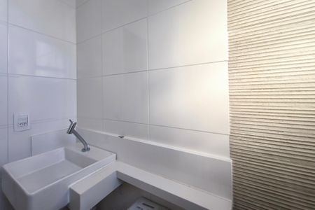 Apartamento à venda com 66m², 2 quartos e 1 vaga Apartamento à venda com 66m², 2 quartos e 1 vagaBanheiro Social