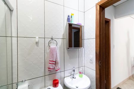 Casa para alugar com 60m², 2 quartos e 3 vagasBanheiro social