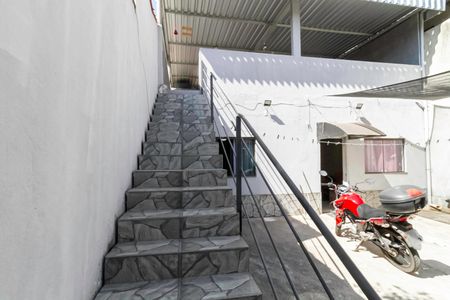 Casa para alugar com 60m², 2 quartos e 3 vagasEscada