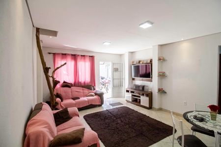 Casa para alugar com 60m², 2 quartos e 3 vagasSala