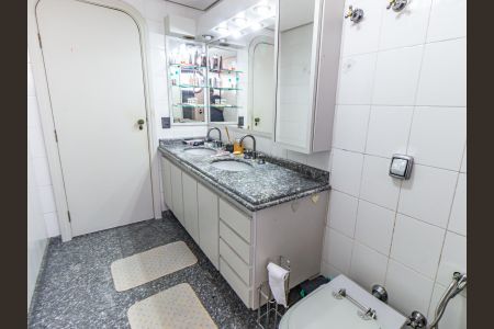 Apartamento para alugar com 160m², 4 quartos e 3 vagasBanheiro da Suíte