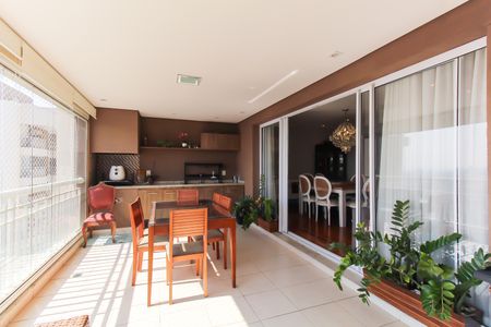 Apartamento à venda com 146m², 3 quartos e 2 vagas Apartamento à venda com 146m², 3 quartos e 2 vagasVaranda da Sala