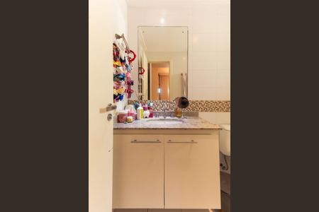 Apartamento à venda com 146m², 3 quartos e 2 vagas Apartamento à venda com 146m², 3 quartos e 2 vagasBanheiro da Suíte 1