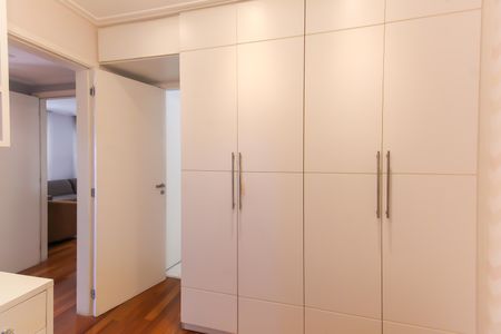 Apartamento à venda com 146m², 3 quartos e 2 vagas Apartamento à venda com 146m², 3 quartos e 2 vagasSuíte