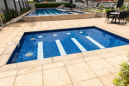 Apartamento à venda com 100m², 3 quartos e 2 vagas Apartamento à venda com 100m², 3 quartos e 2 vagasÁrea comum - Piscina