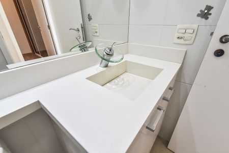 Apartamento à venda com 100m², 3 quartos e 2 vagas Apartamento à venda com 100m², 3 quartos e 2 vagasBanheiro social