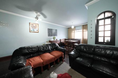 Casa à venda com 275m², 3 quartos e 6 vagasSala