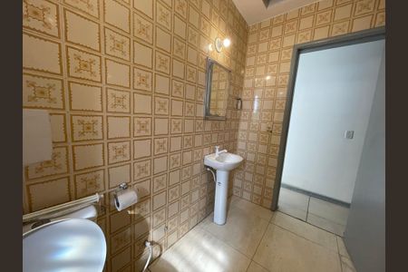 Casa à venda com 330m², 5 quartos e 6 vagasBanheiro 1