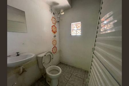 Casa à venda com 330m², 5 quartos e 6 vagasBanheiro 4