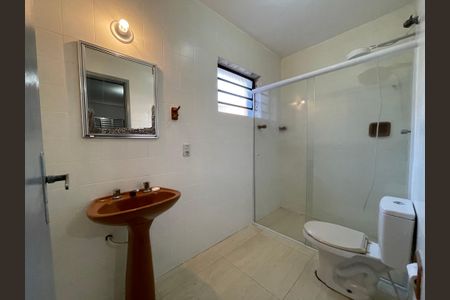 Casa à venda com 330m², 5 quartos e 6 vagasBanheiro 3