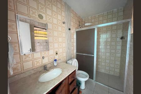 Casa à venda com 330m², 5 quartos e 6 vagasBanheiro 2