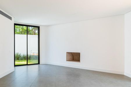 Casa à venda com 375m², 4 quartos e 3 vagasFoto 02