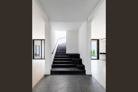 Casa à venda com 375m², 4 quartos e 3 vagasFoto 04