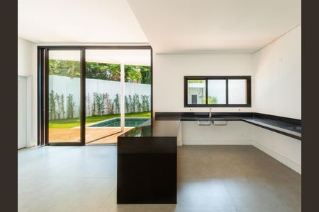Casa à venda com 375m², 4 quartos e 3 vagasFoto 03