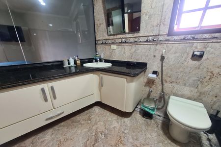 Casa à venda com 280m², 3 quartos e 6 vagasBanheiro da Suíte