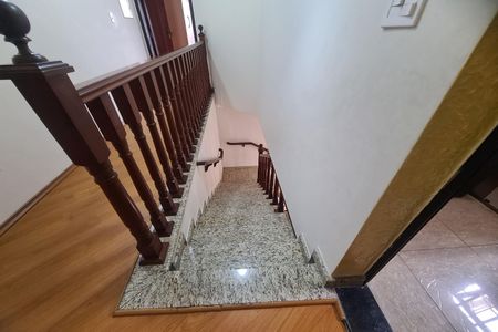 Casa à venda com 280m², 3 quartos e 6 vagasEscada para sala