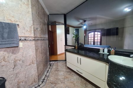 Casa à venda com 280m², 3 quartos e 6 vagasBanheiro da Suíte