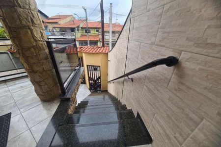 Casa à venda com 280m², 3 quartos e 6 vagasEscada entrada