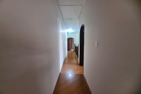 Casa à venda com 280m², 3 quartos e 6 vagasCorredor quartos