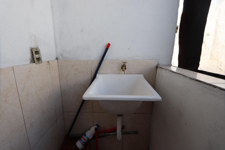 Casa para alugar com 2m², 2 quartos e sem vagaLavanderia