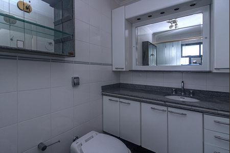 Apartamento à venda com 177m², 3 quartos e 3 vagasBanheiro da Suíte 1