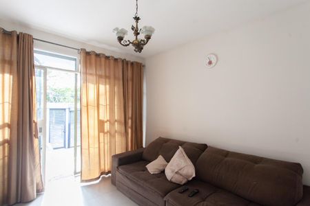 Casa à venda com 210m², 3 quartos e 3 vagas Casa à venda com 210m², 3 quartos e 3 vagasSala