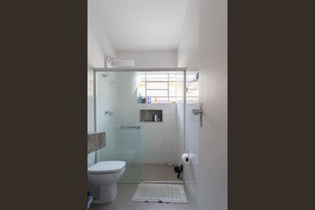 Casa à venda com 210m², 3 quartos e 3 vagas Casa à venda com 210m², 3 quartos e 3 vagasBanheiro Social