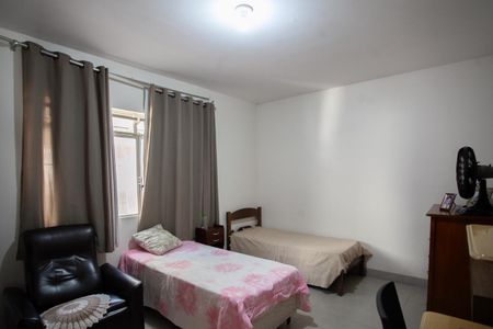 Casa à venda com 210m², 3 quartos e 3 vagas Casa à venda com 210m², 3 quartos e 3 vagasQuarto 2