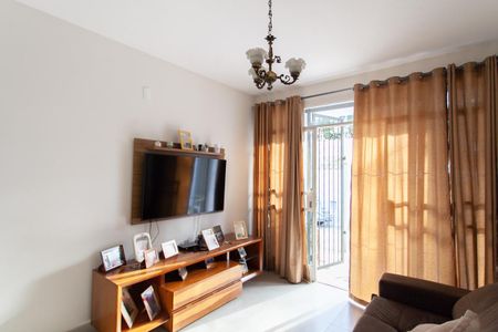 Casa à venda com 210m², 3 quartos e 3 vagas Casa à venda com 210m², 3 quartos e 3 vagasSala