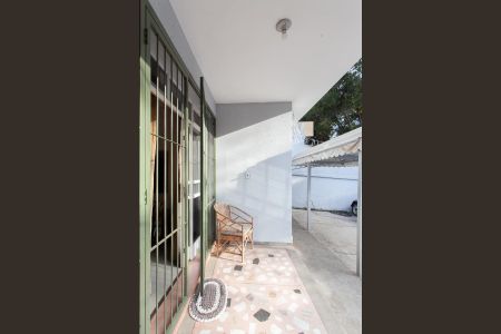 Casa à venda com 210m², 3 quartos e 3 vagas Casa à venda com 210m², 3 quartos e 3 vagasVaranda