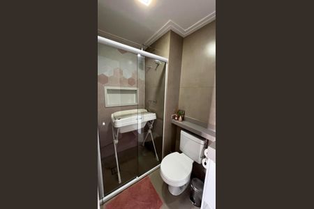 Banheiro de apartamento à venda com 2 quartos, 63m² em Vila Isa, São Paulo