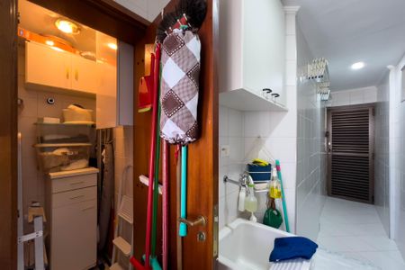 Apartamento à venda com 140m², 2 quartos e 2 vagas Apartamento à venda com 140m², 2 quartos e 2 vagasÁrea de serviço