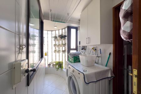 Apartamento à venda com 140m², 2 quartos e 2 vagas Apartamento à venda com 140m², 2 quartos e 2 vagasÁrea de serviço