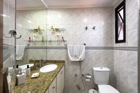 Apartamento à venda com 140m², 2 quartos e 2 vagas Apartamento à venda com 140m², 2 quartos e 2 vagasBanheiro do quarto 2