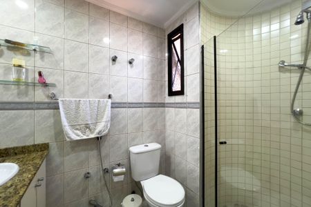 Apartamento à venda com 140m², 2 quartos e 2 vagas Apartamento à venda com 140m², 2 quartos e 2 vagasBanheiro do quarto 2