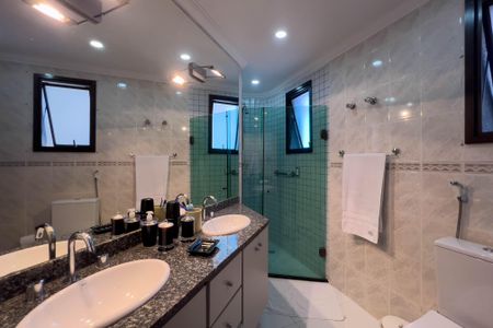 Apartamento à venda com 140m², 2 quartos e 2 vagas Apartamento à venda com 140m², 2 quartos e 2 vagasBanheiro do quarto 1