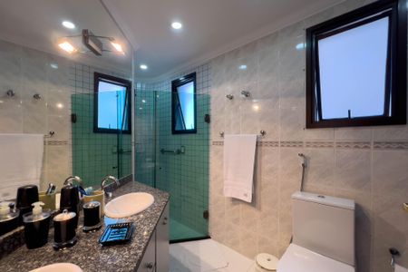 Apartamento à venda com 140m², 2 quartos e 2 vagas Apartamento à venda com 140m², 2 quartos e 2 vagasBanheiro do quarto 1