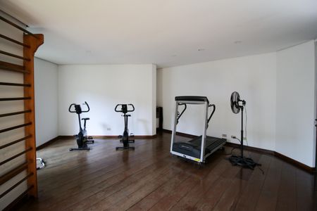 Apartamento à venda com 140m², 2 quartos e 2 vagas Apartamento à venda com 140m², 2 quartos e 2 vagasAcademia