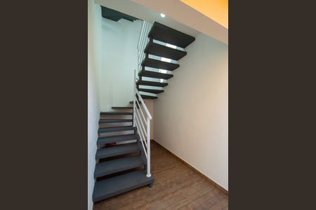 Studio para alugar com 26m², 1 quarto e sem vagaEscada