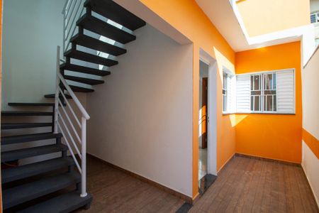 Studio para alugar com 26m², 1 quarto e sem vaga Studio para alugar com 26m², 1 quarto e sem vagaEscada